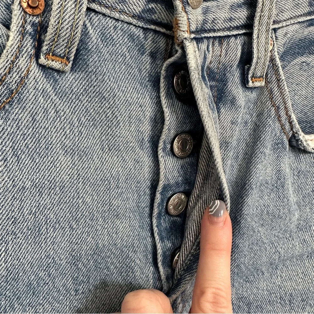 Levi’s • 501 Distressed Cut Off Denim Shorts - Picture 7 of 10